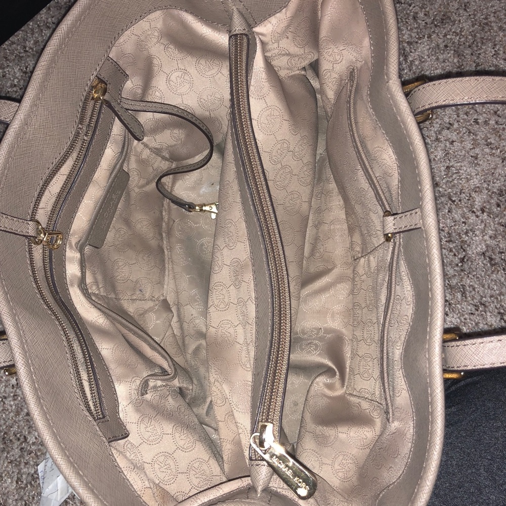 Michael Kors purse - Picture 4 of 5